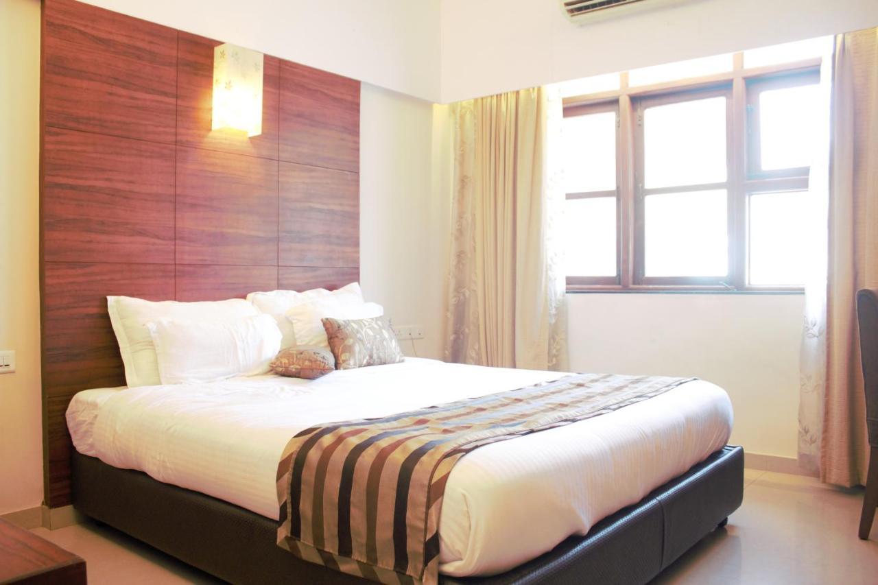 Park Plaza Hotel 3*