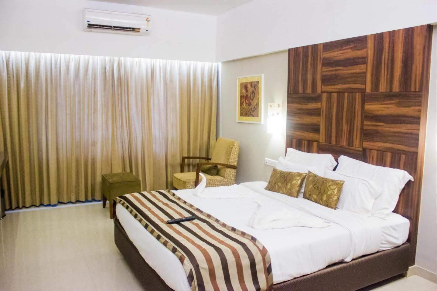 Park Plaza Hotel 3*